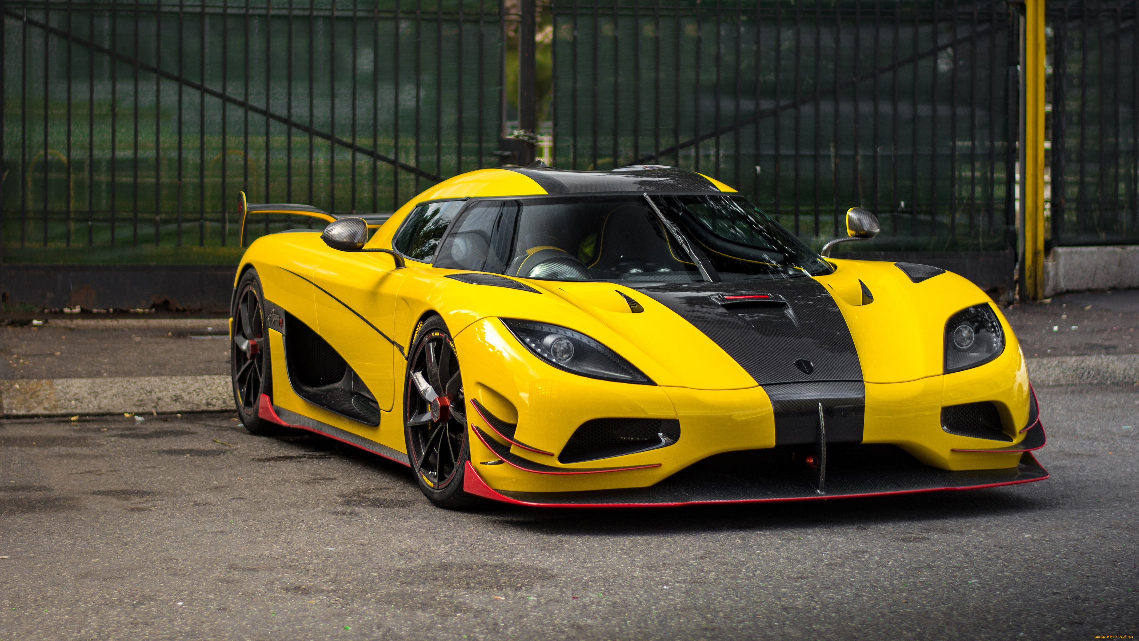 Машина Koenigsegg